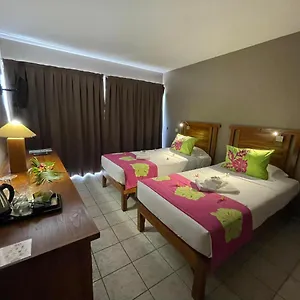 Tiki - D'application Du Lycee De Tahiti Отель